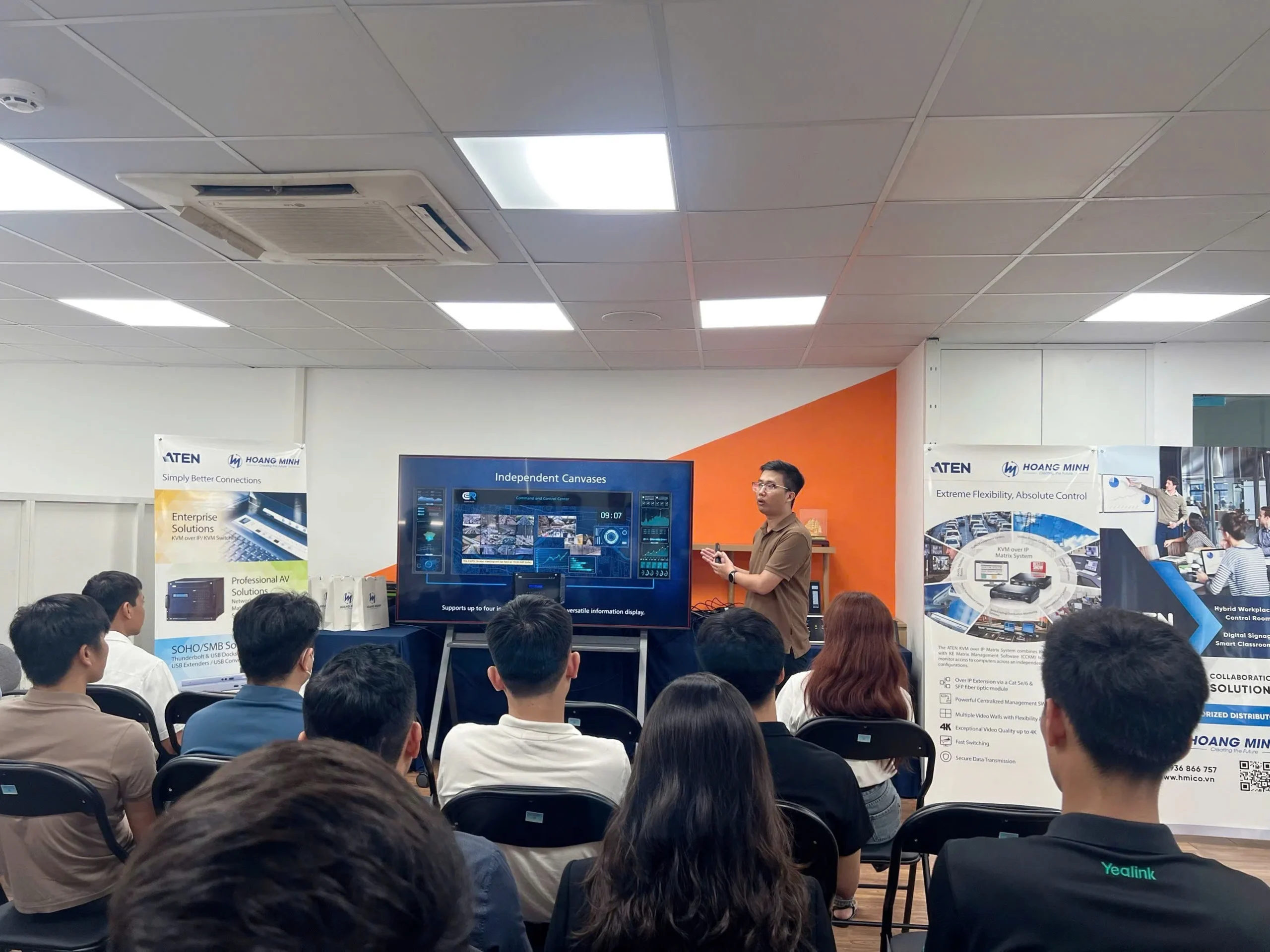 Hơn 100 khách mời cùng Hoàng Minh khám phá hệ sinh thái ATEN tại Workshop “Giải pháp kết nối hạ tầng AV | KVM | PDU”