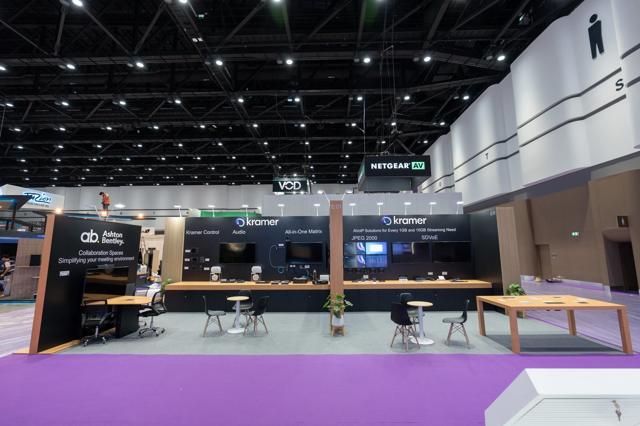 Hoàng Minh trải nghiệm công nghệ tại Infocomm Asia 2025 – Chúc mừng Aten, Aver, Kramer, :Peoplelink, Yamaha!