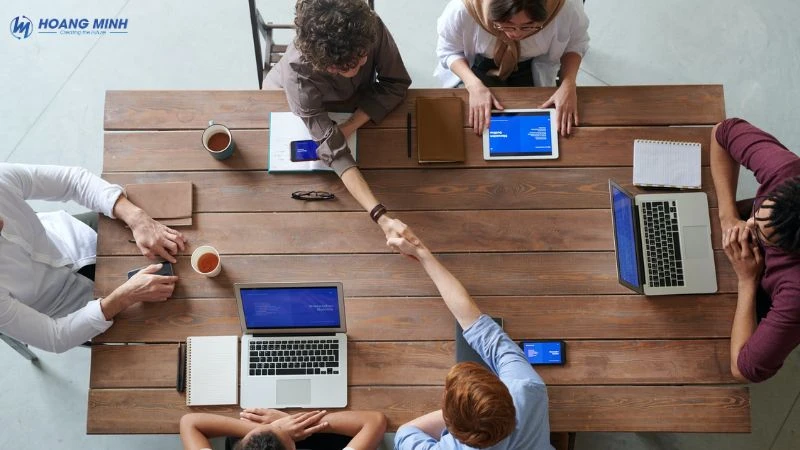 Huddle là gì? Cách tổ chức Huddle hiệu quả