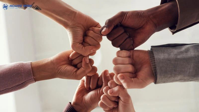 Huddle là gì? Cách tổ chức Huddle hiệu quả