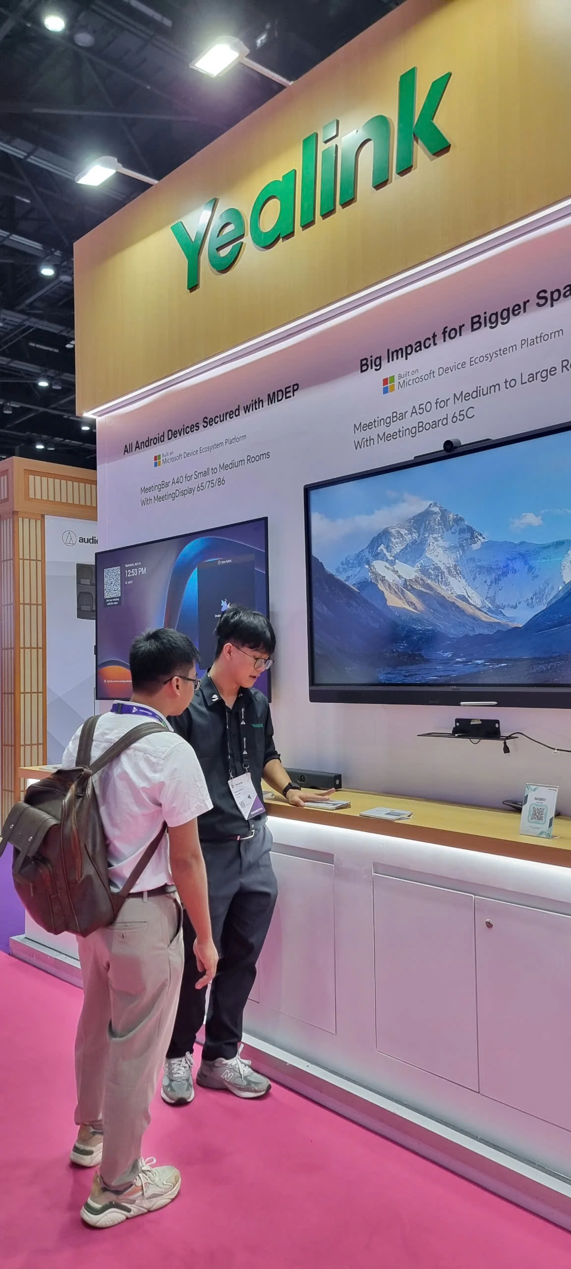 Hoàng Minh trải nghiệm công nghệ tại Infocomm Asia 2025 – Chúc mừng Aten, Aver, Kramer, Peoplelink, Yamaha