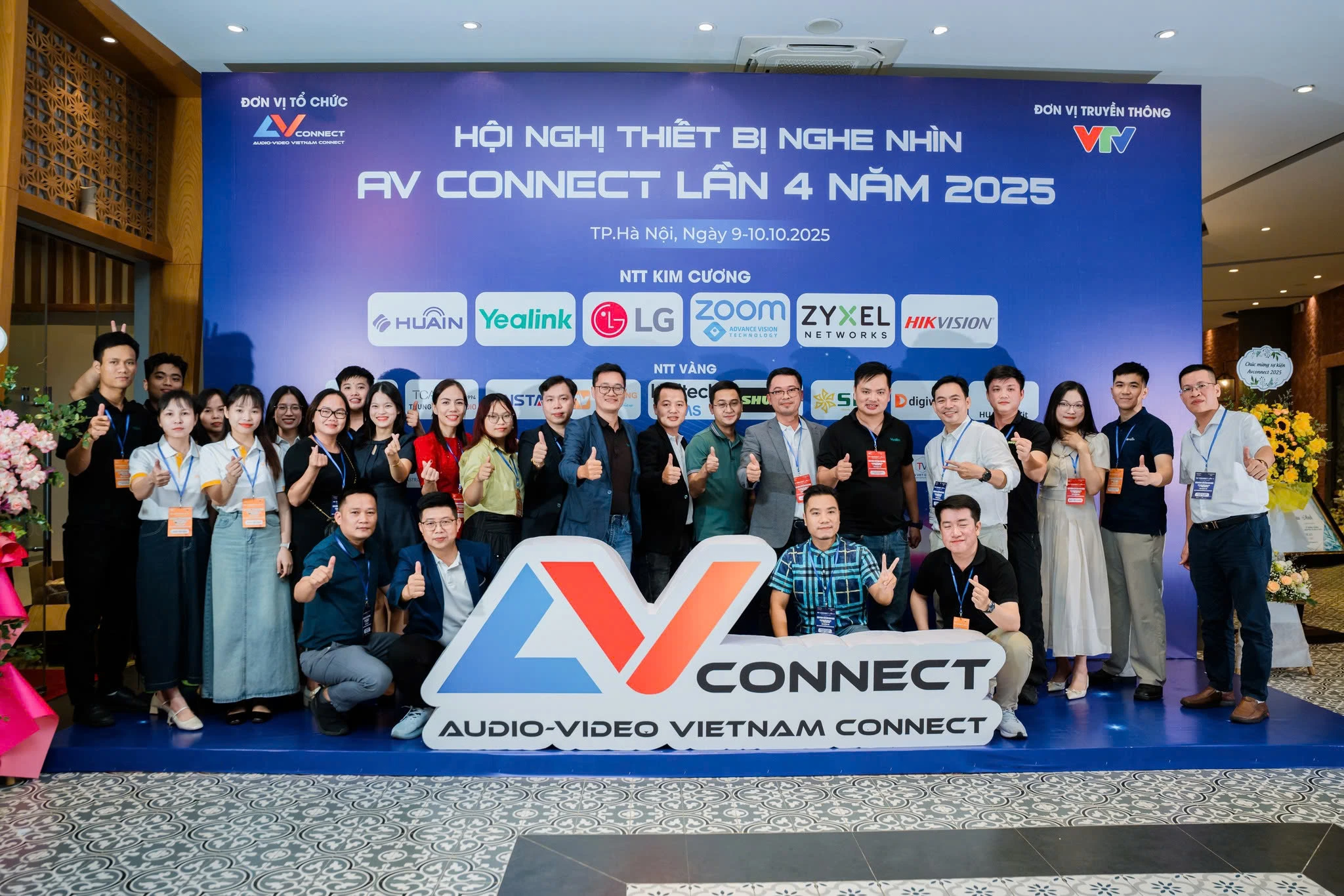 Hoàng Minh chúc mừng AV CONNECT 2025 – Hà Nội bùng nổ cảm hứng công nghệ!