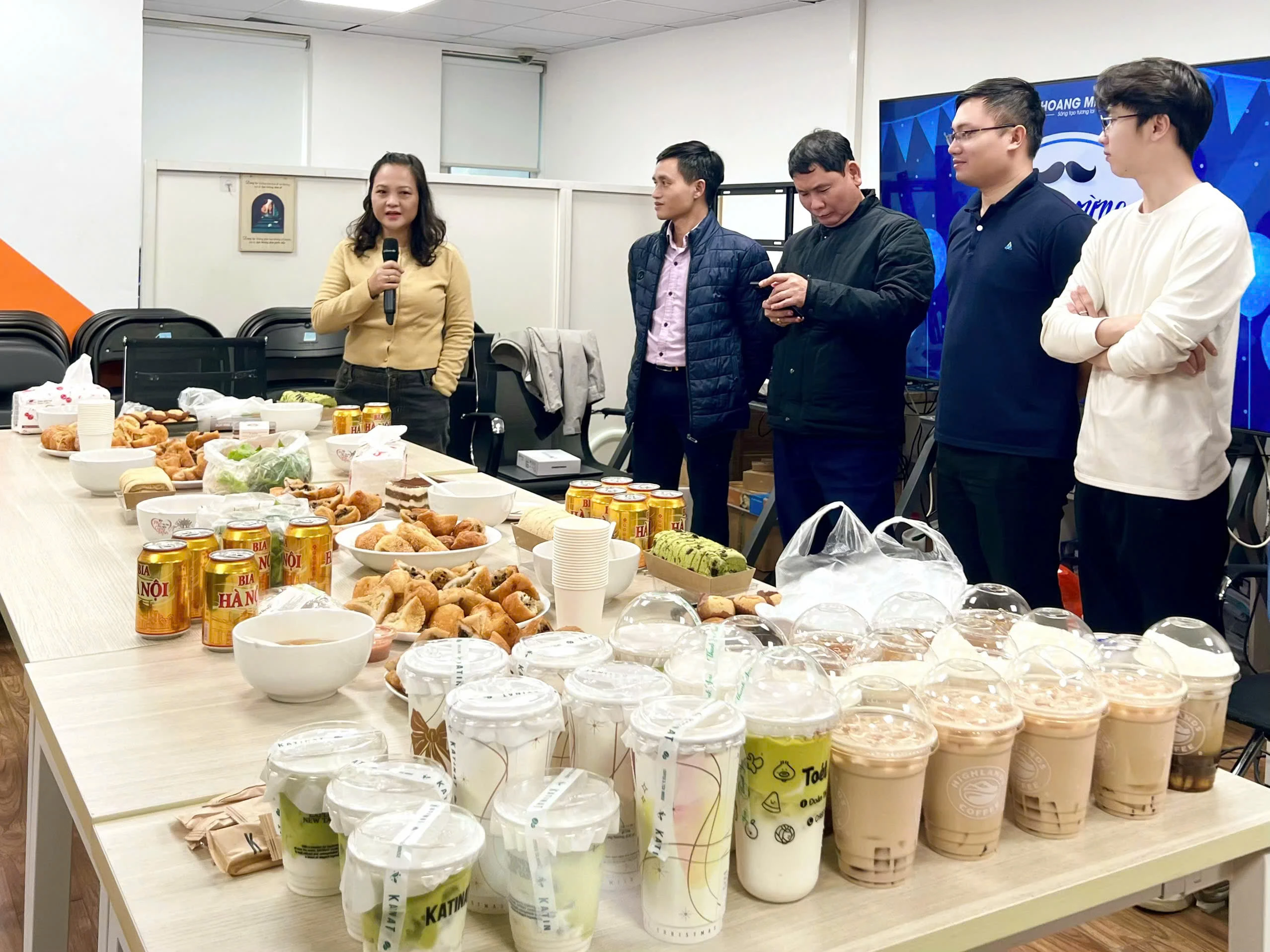 Hoàng Minh liên hoan mừng ngày Quốc tế Nam giới 19/11