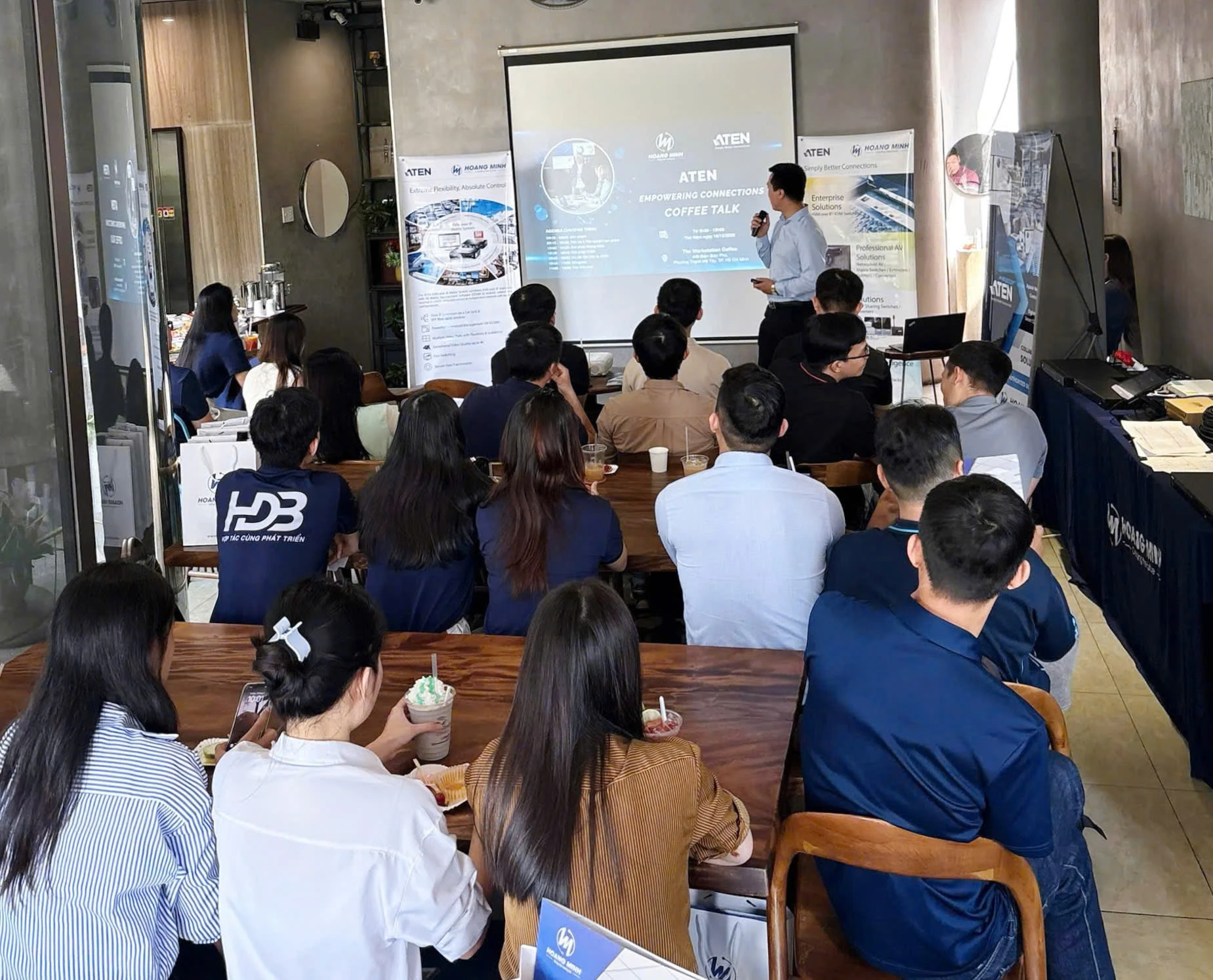 Recap sự kiện Hoàng Minh: Coffee Talk “Empowerring Connections”